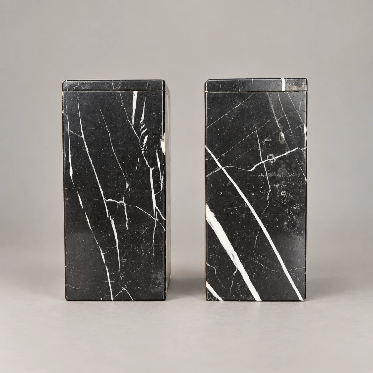 Pair of Italian Art Deco-Style Polychrome Marble Bookends, 1970s–1980s - Image 4