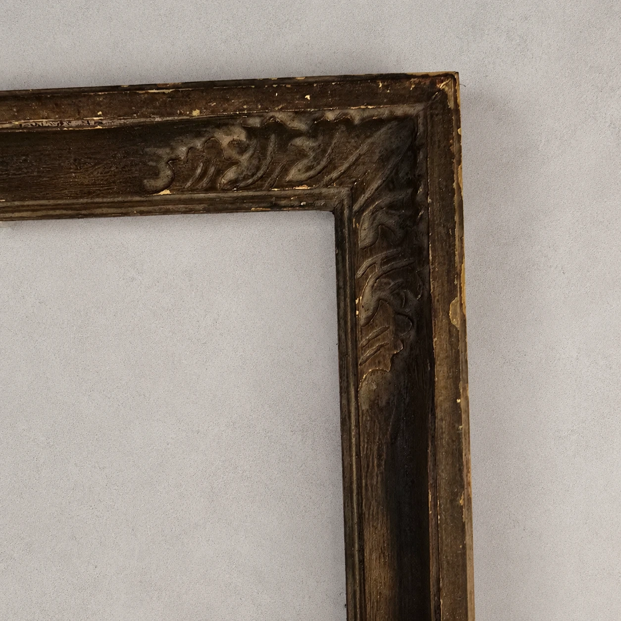 Late 18th-Century Neoclassical Carved Wooden Frame - Image 2