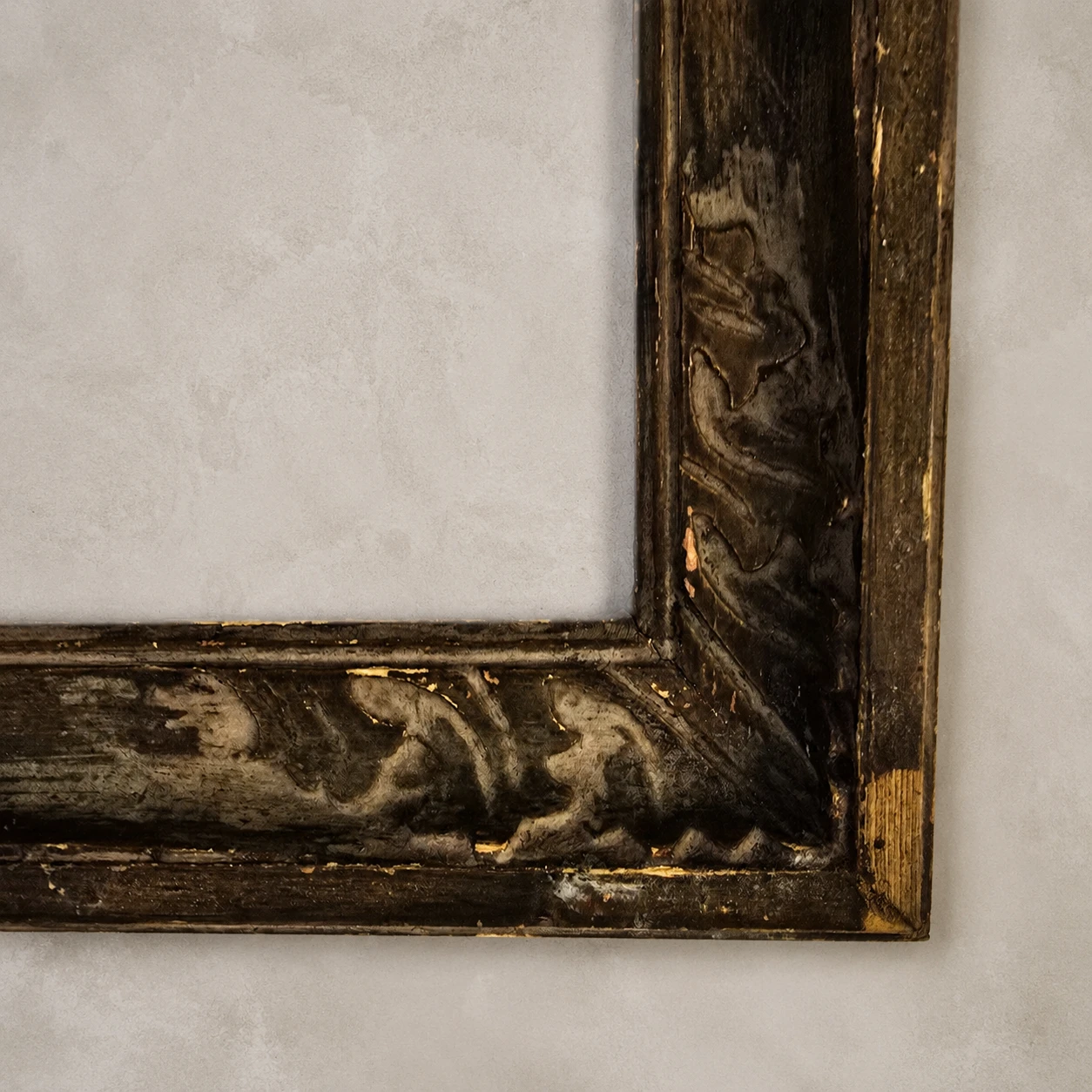 Late 18th-Century Neoclassical Carved Wooden Frame - Image 5