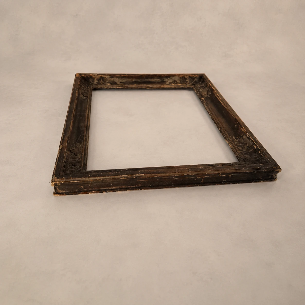 Late 18th-Century Neoclassical Carved Wooden Frame - Image 6