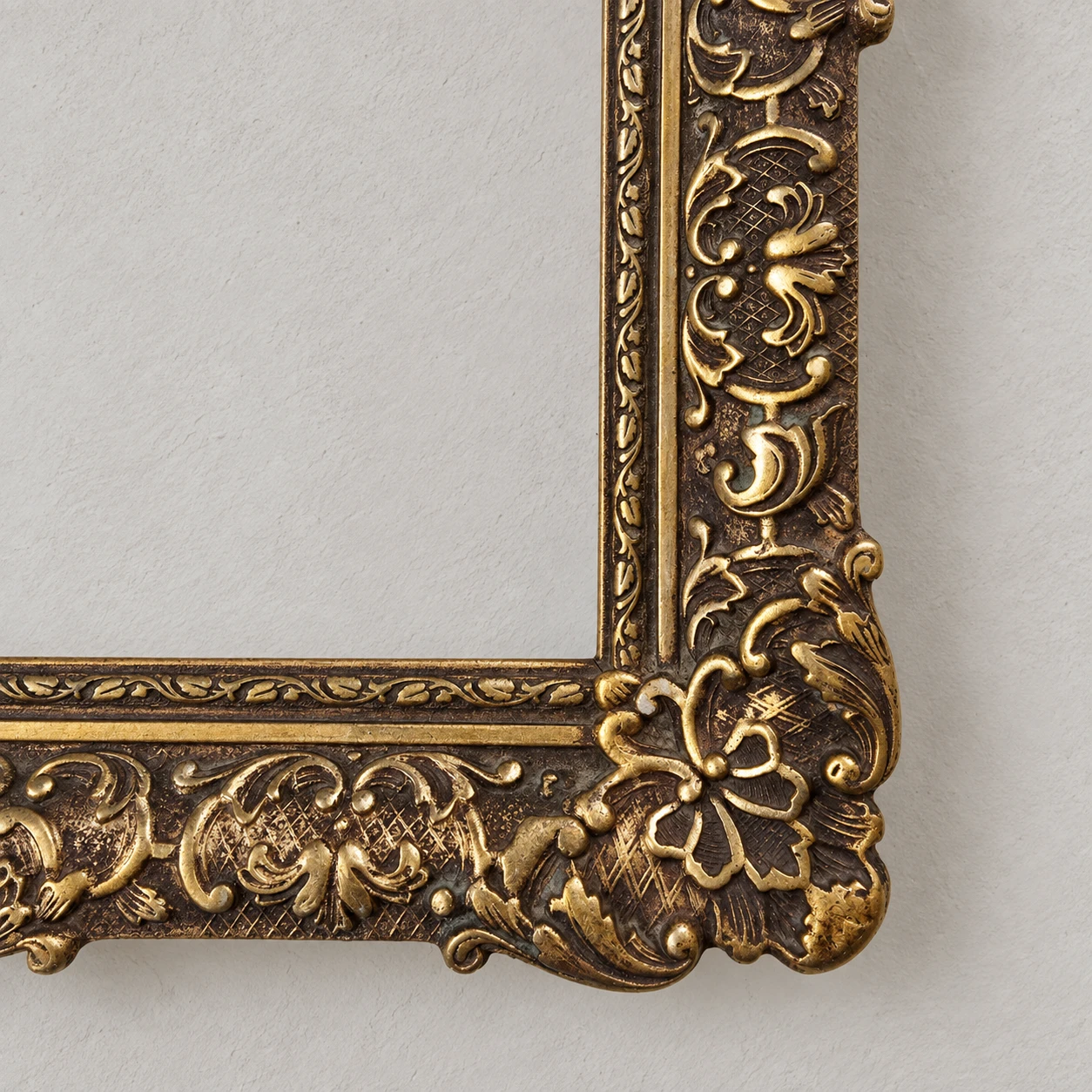 Vintage Louis XIV-Style Gilt Frame - Wood and Moulded Ornaments - Image 3