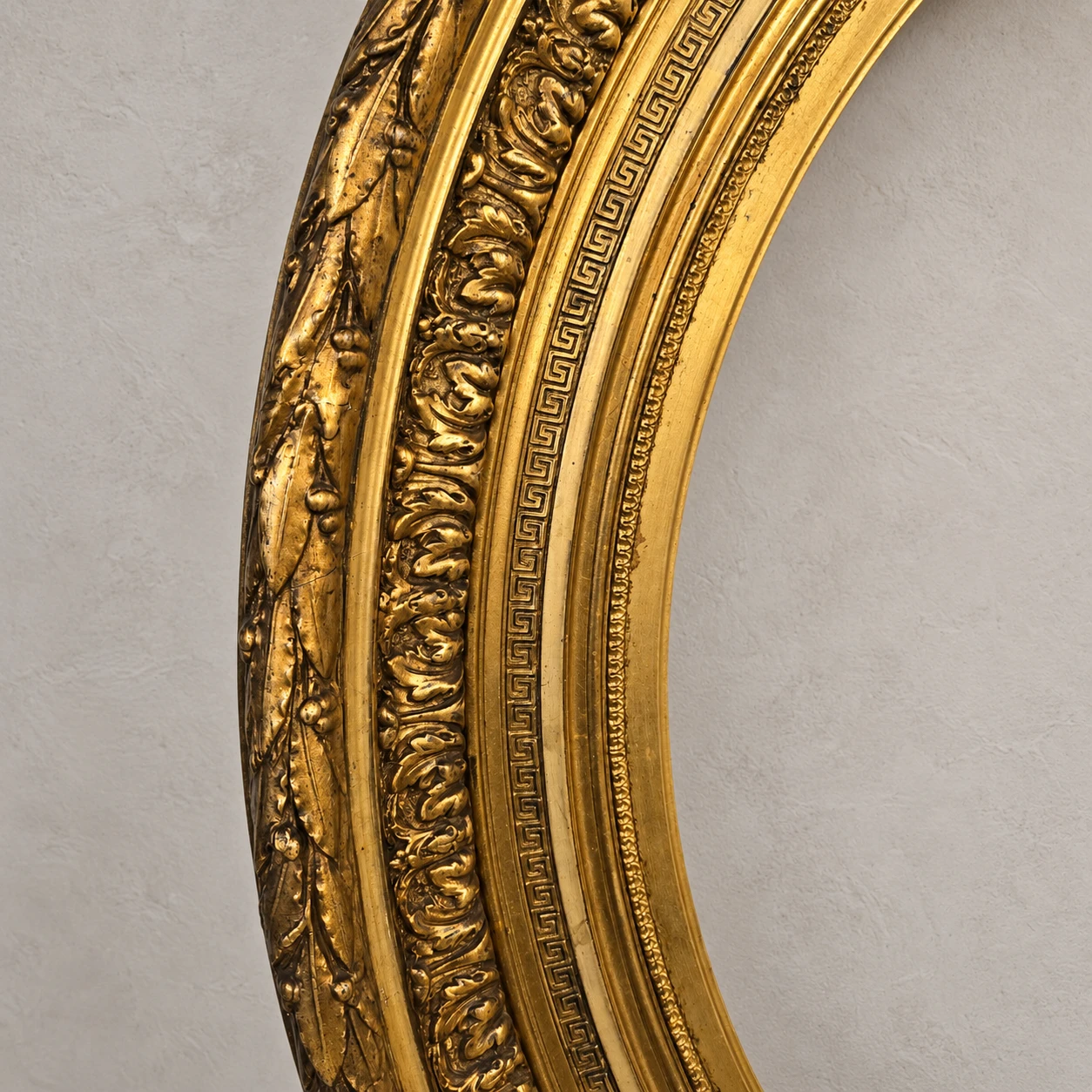 Late 19th-Century Oval Gilded Frame in the Barbizon Style - Image 3